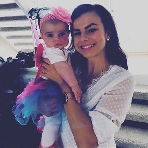 Meet your Posher, Adela